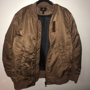 H&M men’s camel color bomber jacket. Medium.